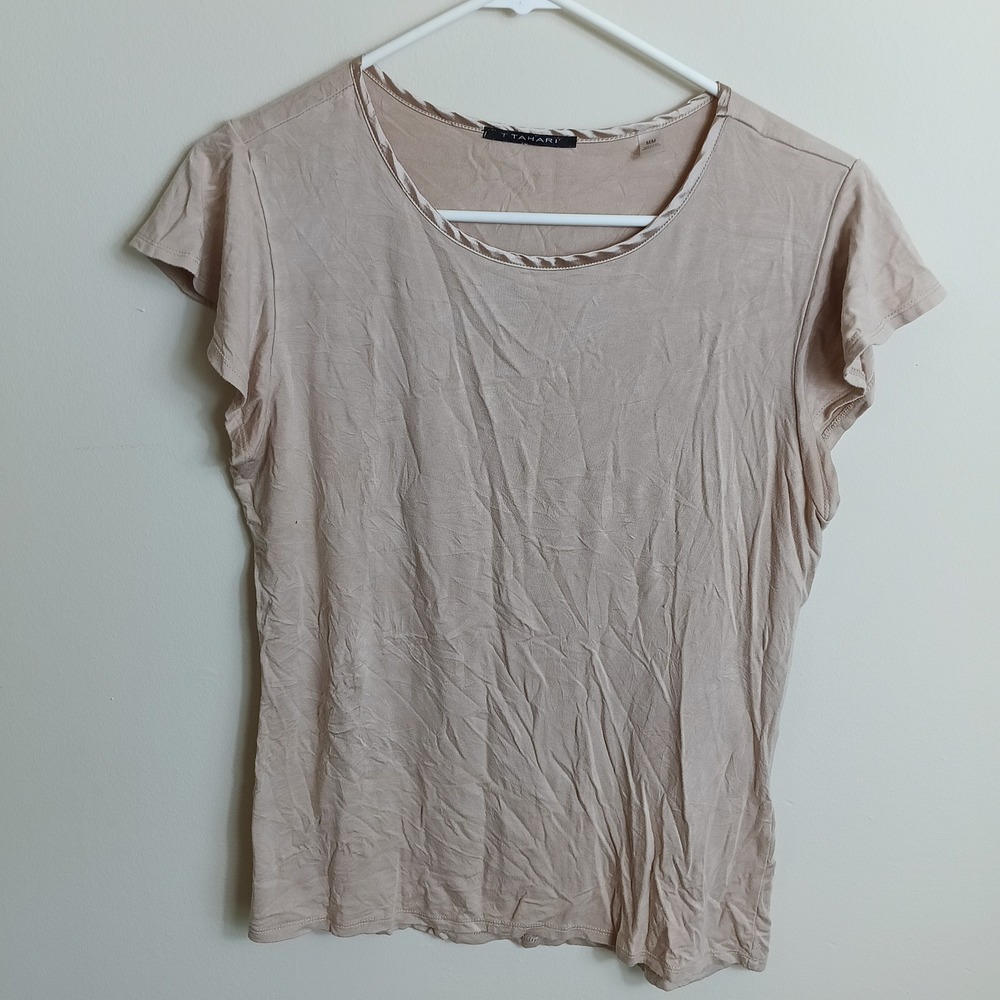 T Tahari Flutter Sleeve Top Womens Medium Beige Excellent Satin Trim Scoop Neck